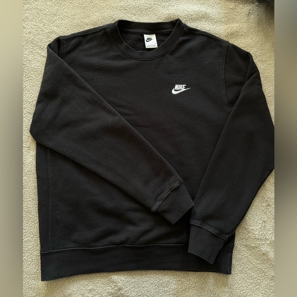 Nike Crewneck 🙌🏻 - Picture 2 of 3